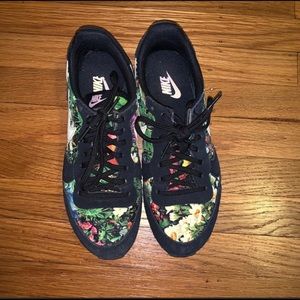 Floral print Nike Internationalists